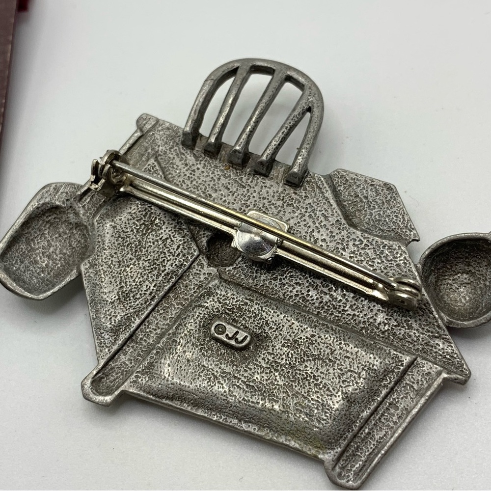 Original tag Vintage signed JJ School Desk Teacher Brooch - Picture 4 of 4